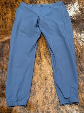 Under Armour Mens NWOT 36x30 UA Golf Jogger Pants Pitch Gray 1387343 044 Tapered